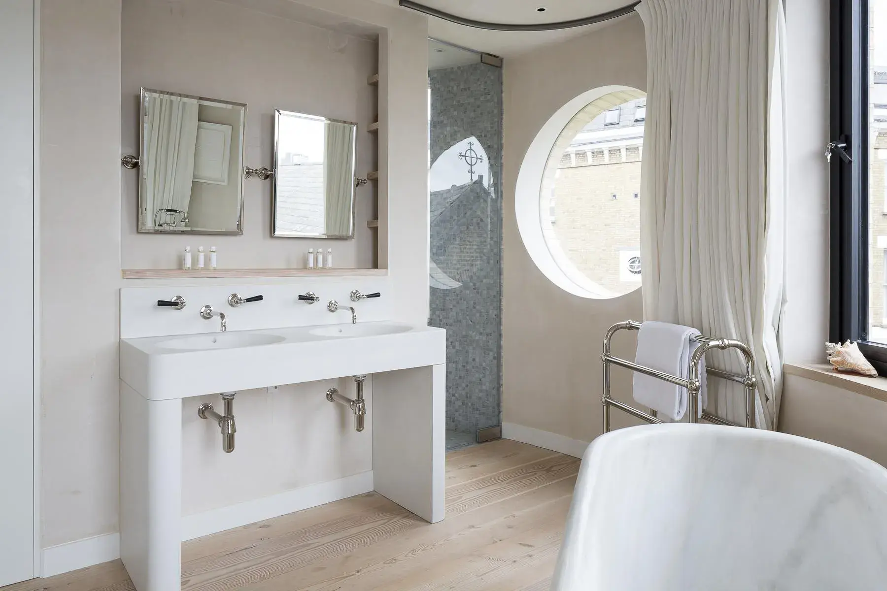 Blythe Road, holiday home in Kensington, London