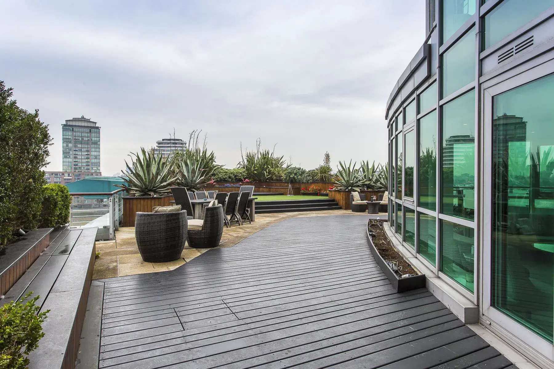 St George's Wharf , holiday home in Lambeth, London