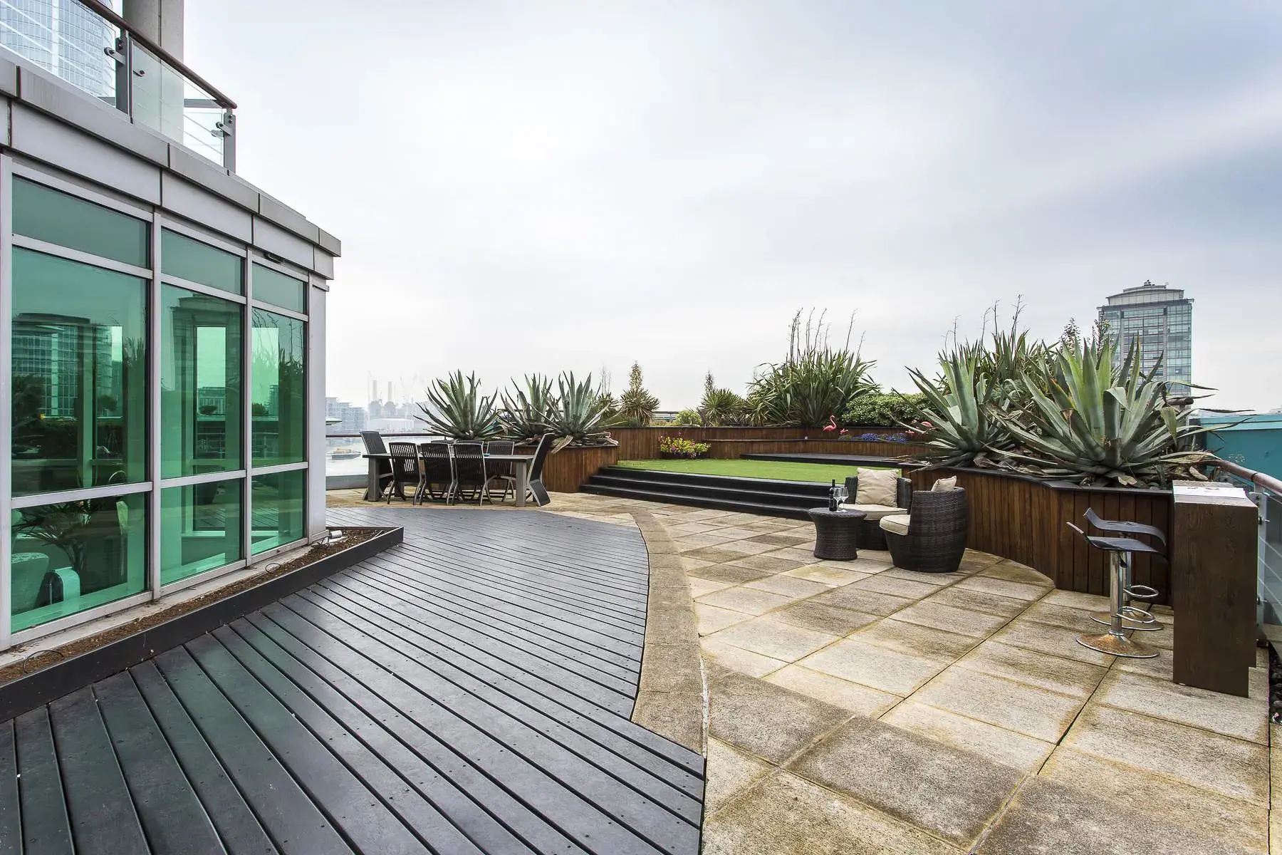 St George's Wharf , holiday home in Lambeth, London