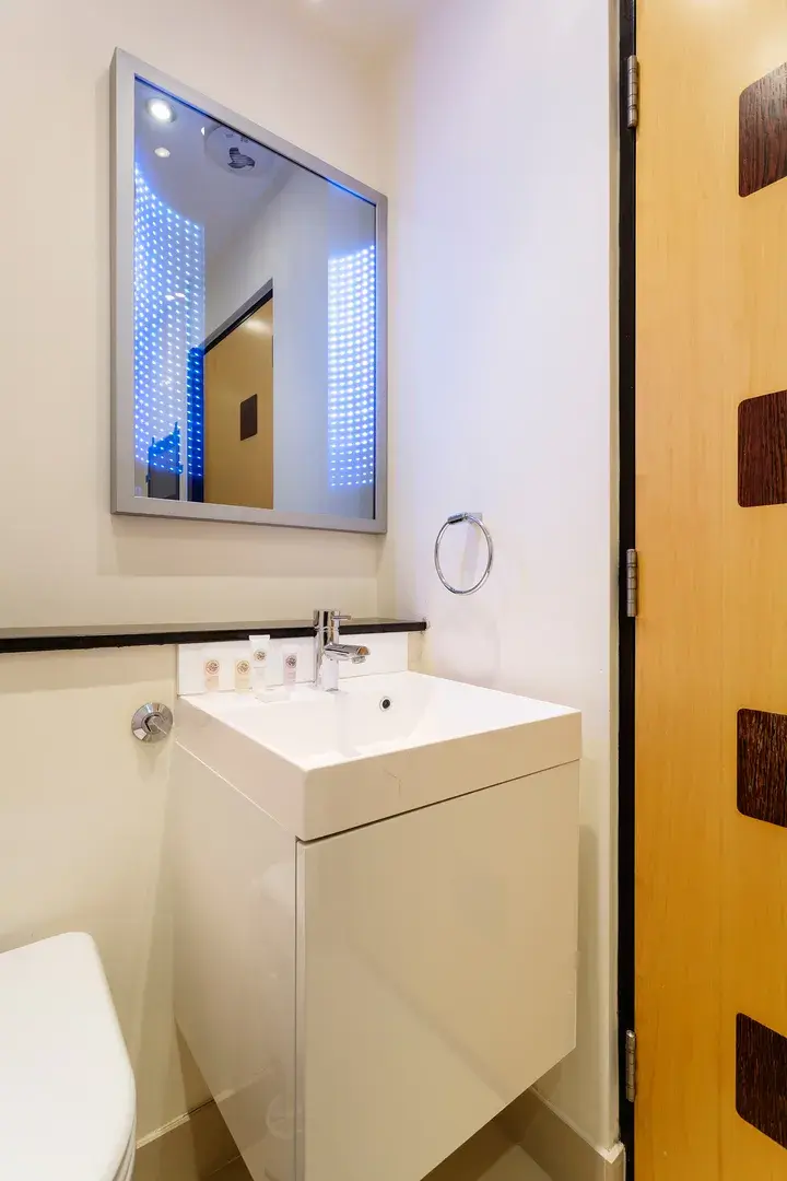 Bayswater Road, holiday home in Bayswater, London