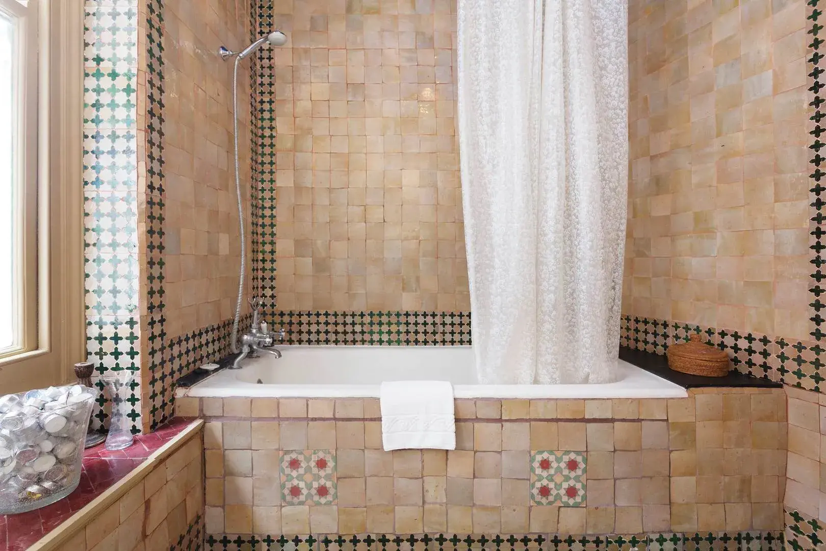 Fitzjames Avenue, holiday home in Kensington, London