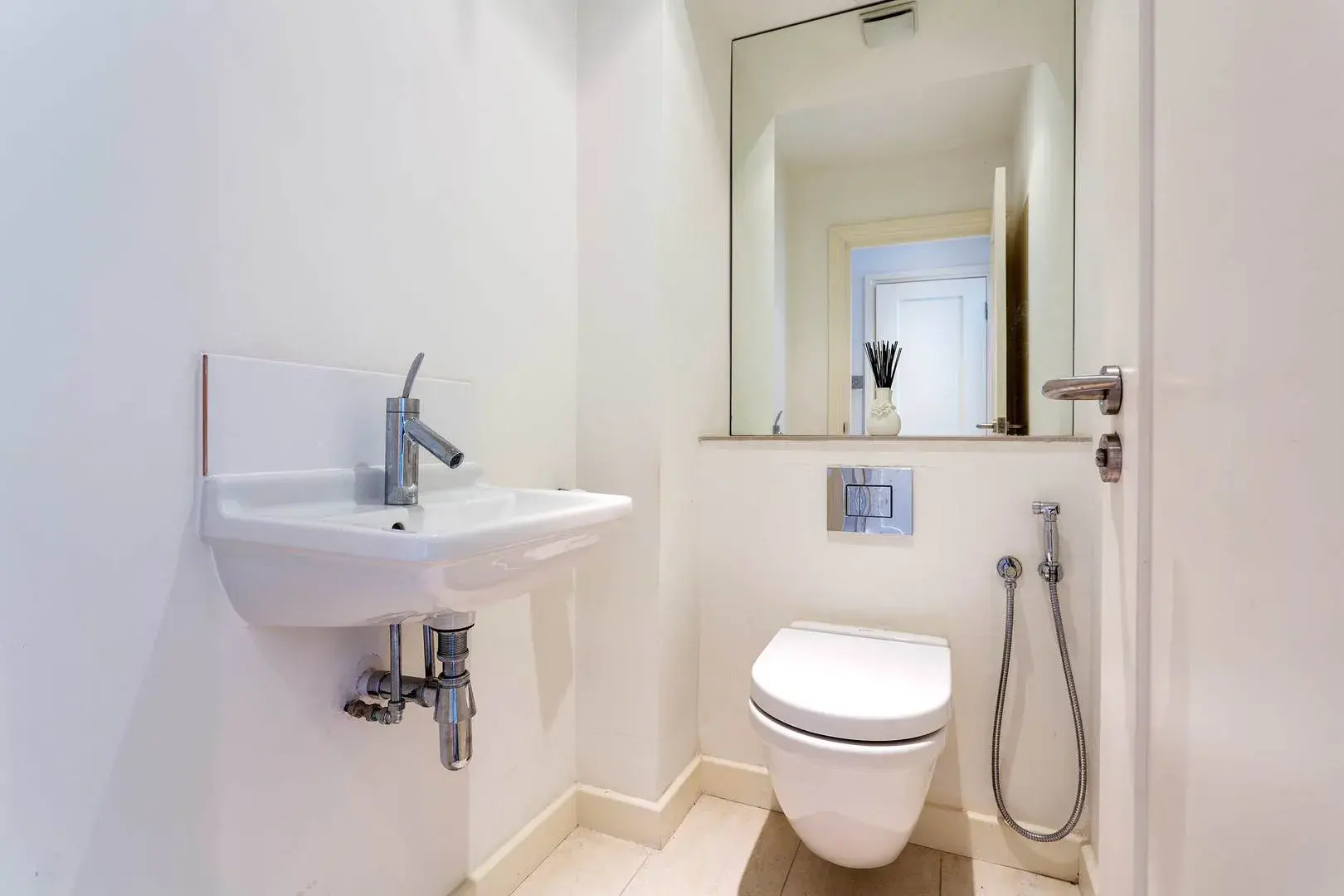 Leathwaite Road, holiday home in Clapham, London