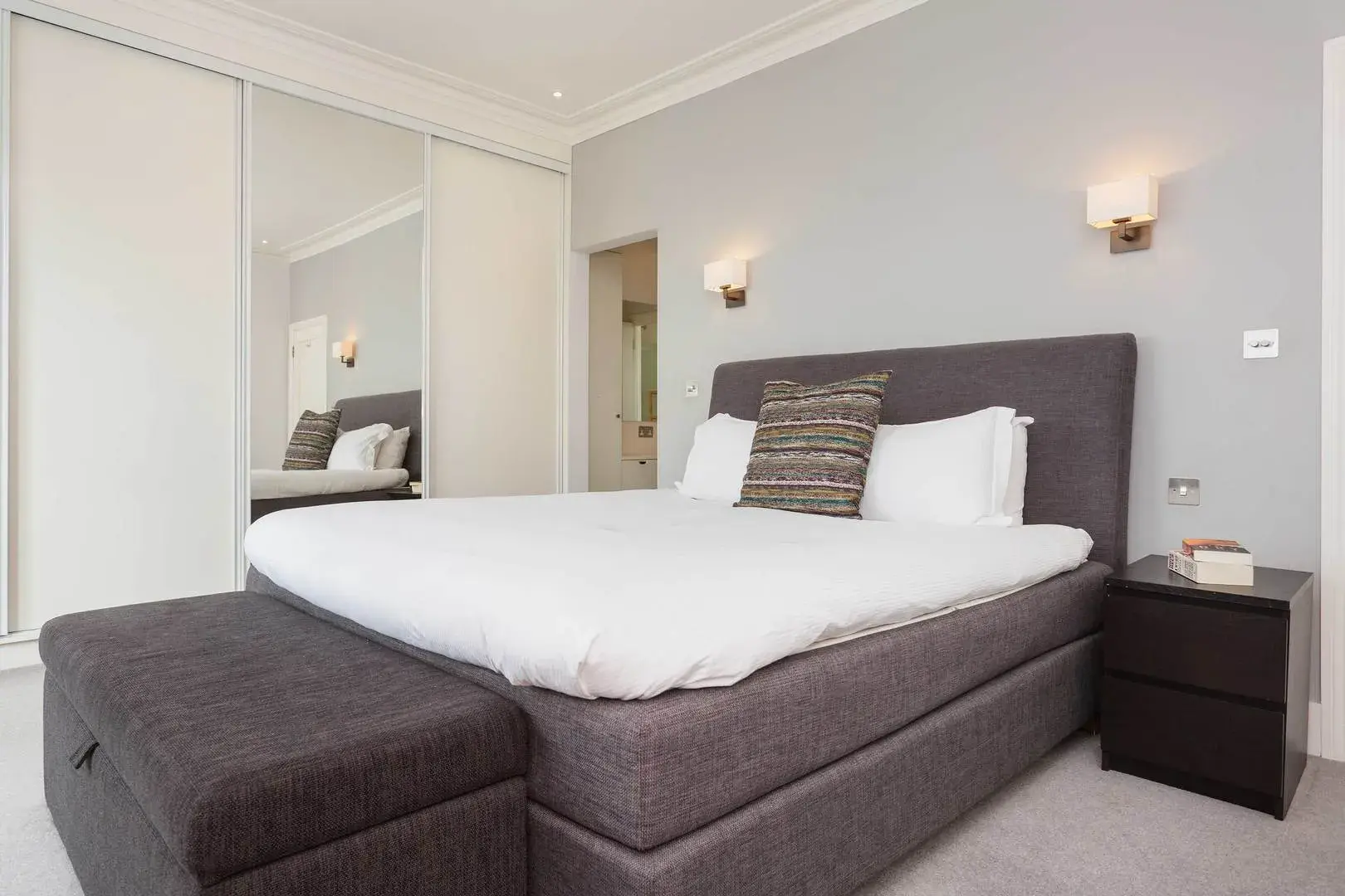 Leathwaite Road, holiday home in Clapham, London