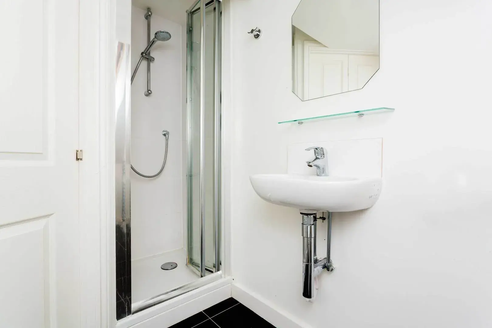 Leathwaite Road, holiday home in Clapham, London