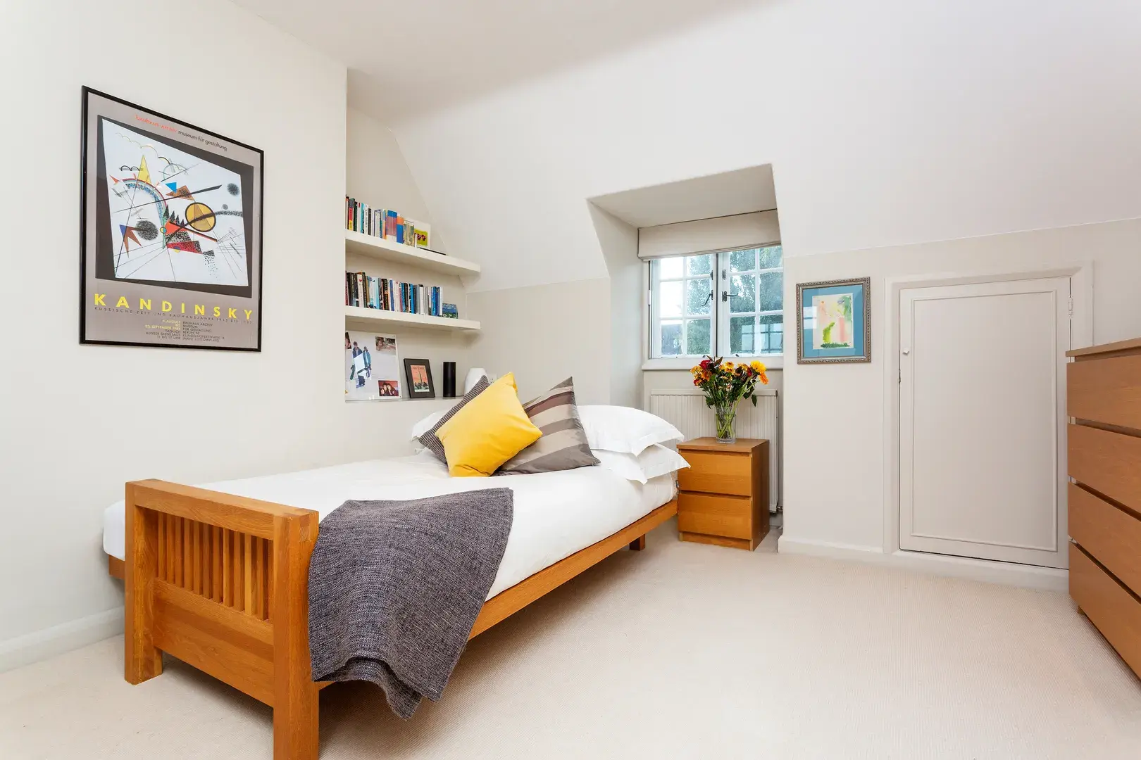 Corringham Road, holiday home in Hampstead, London