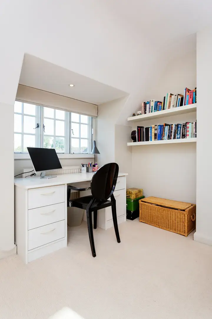 Corringham Road, holiday home in Hampstead, London