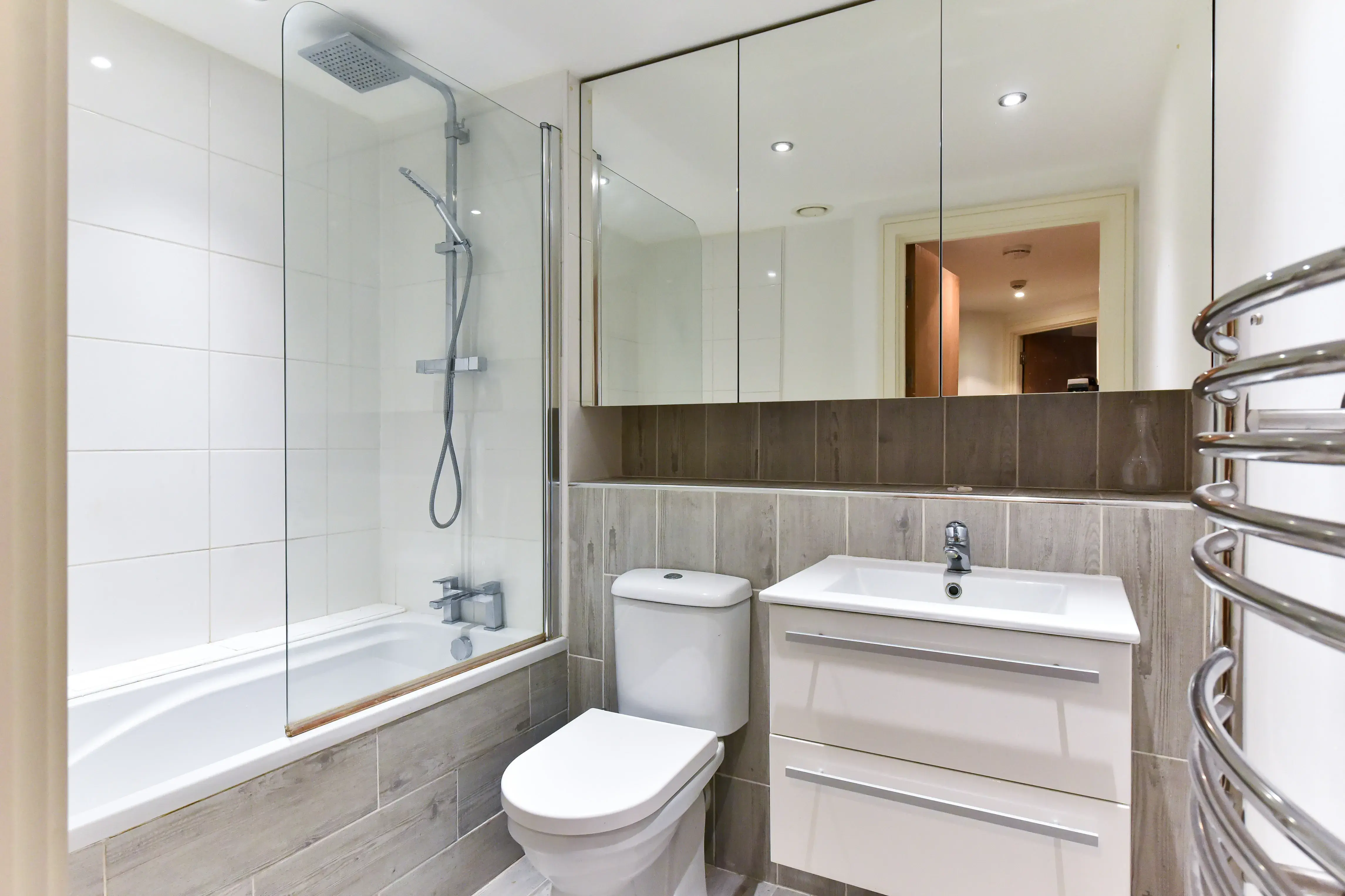 Chelsea Bridge Wharf, holiday home in Battersea, London