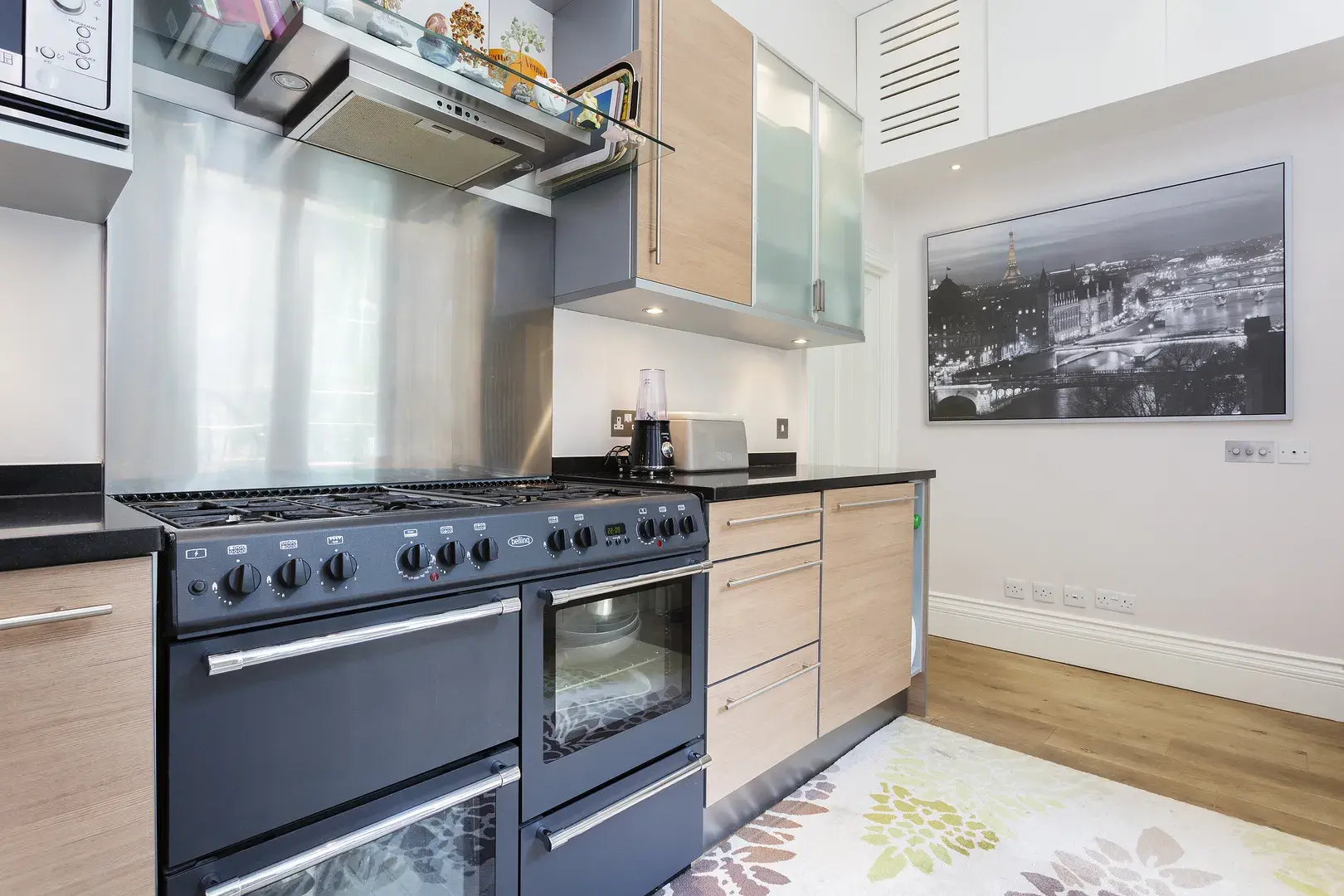 Holland Park Gardens, holiday home in Kensington, London