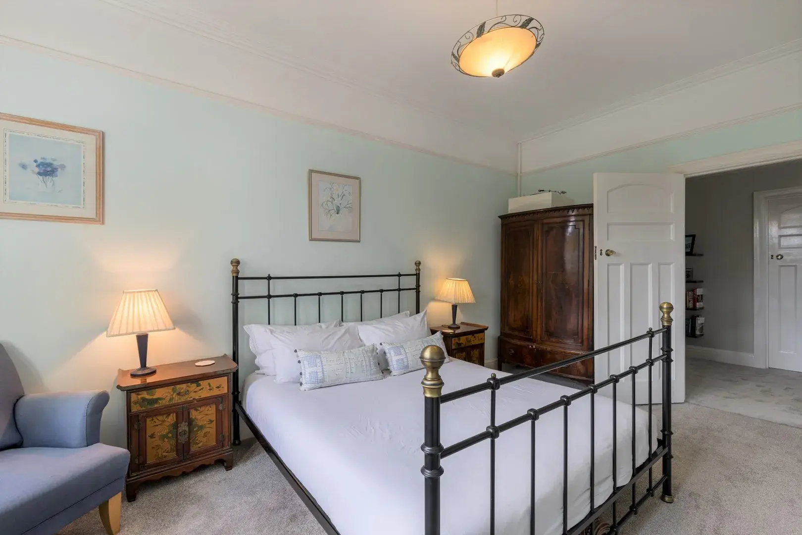 Pensford Avenue, holiday home in Kew, London