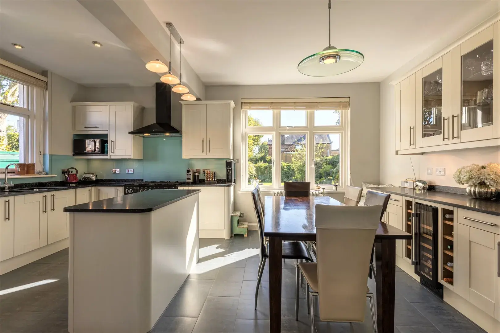 Pensford Avenue, holiday home in Kew, London