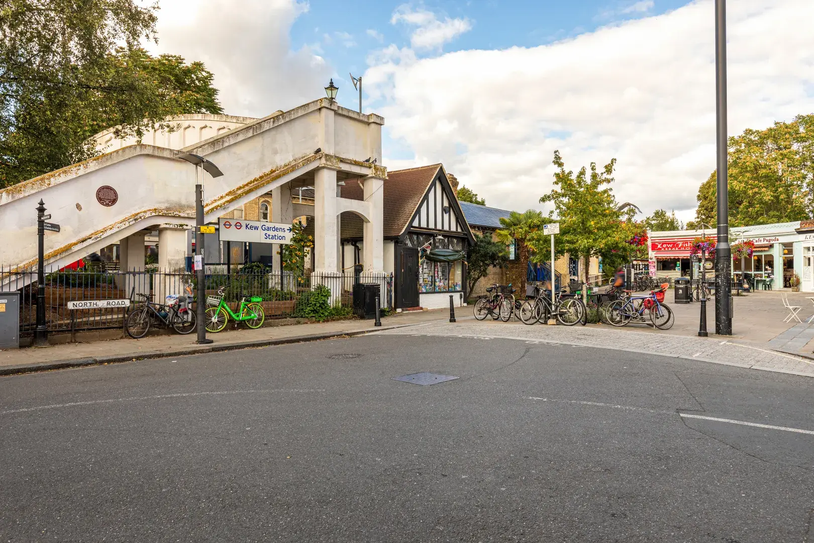Pensford Avenue, holiday home in Kew, London