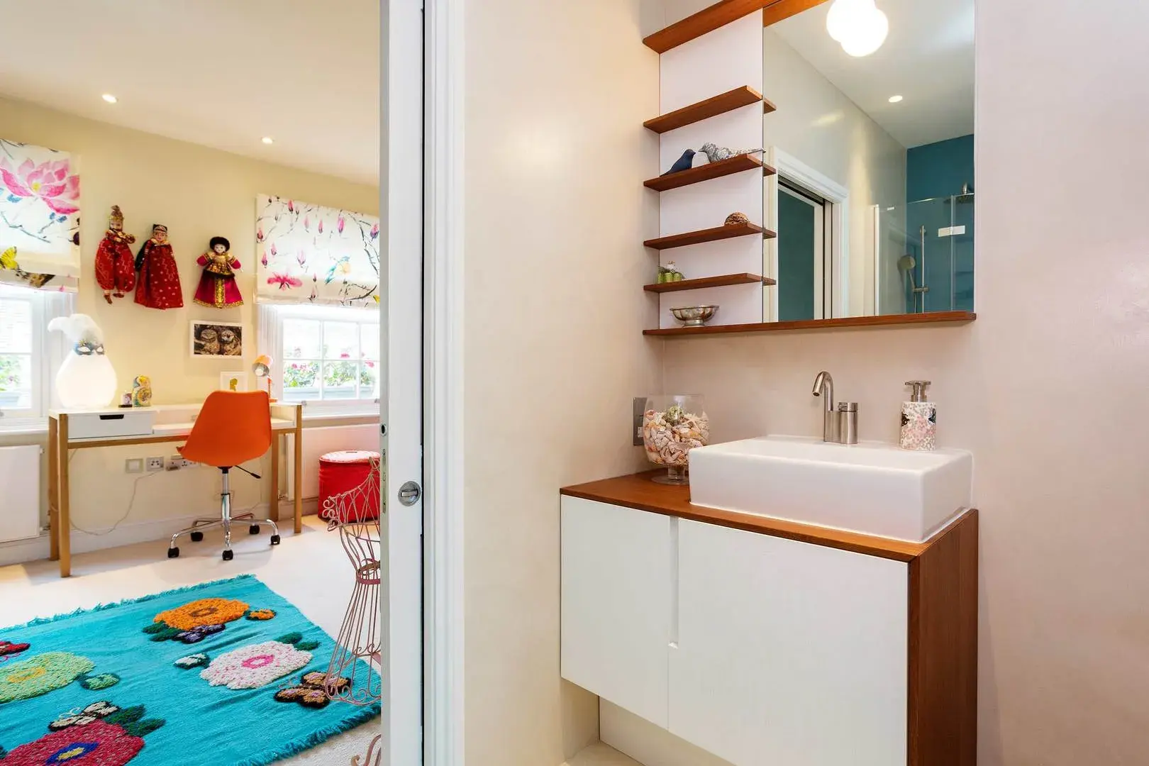 Moore Street, holiday home in Chelsea, London