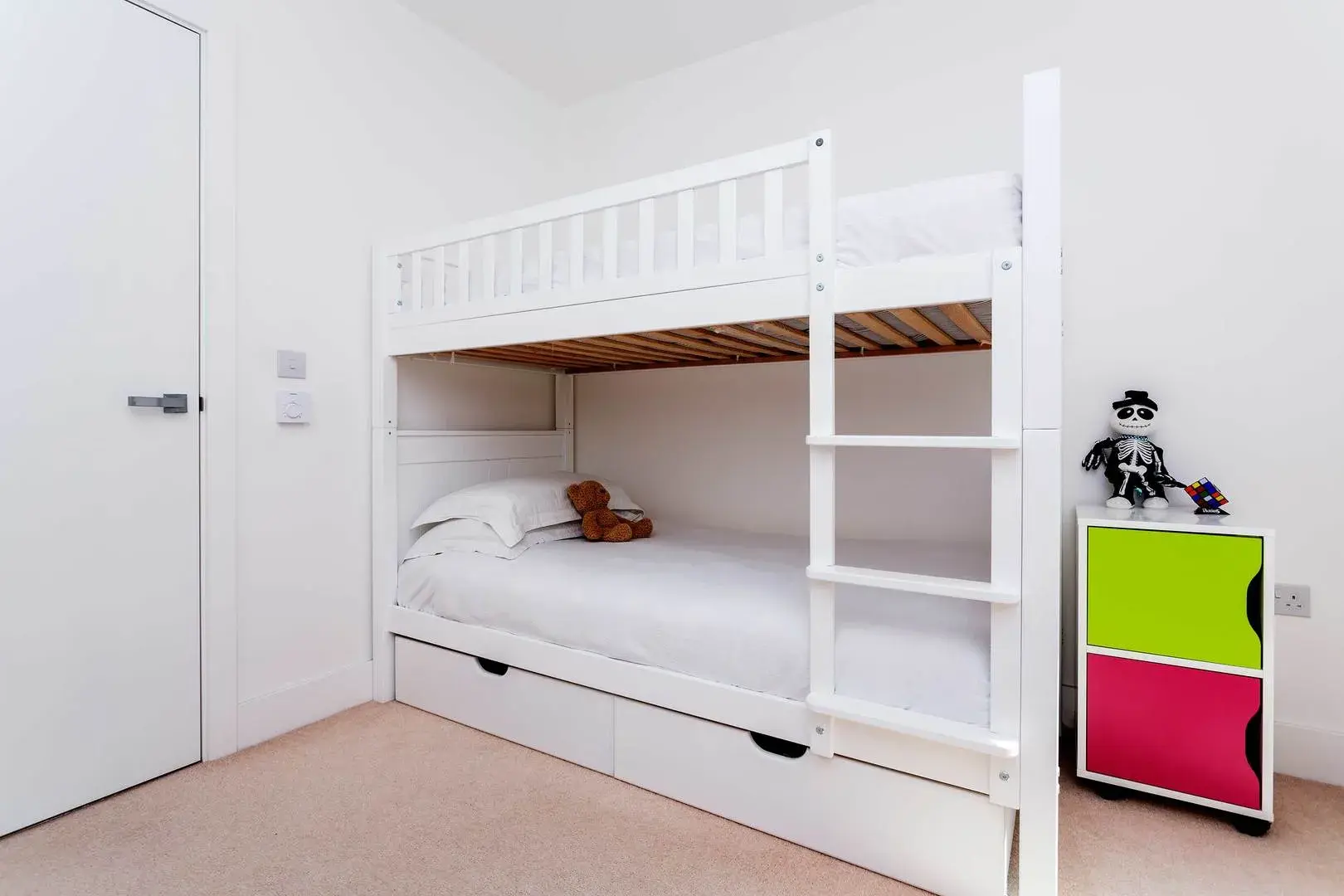 Central Avenue, holiday home in Fulham, London