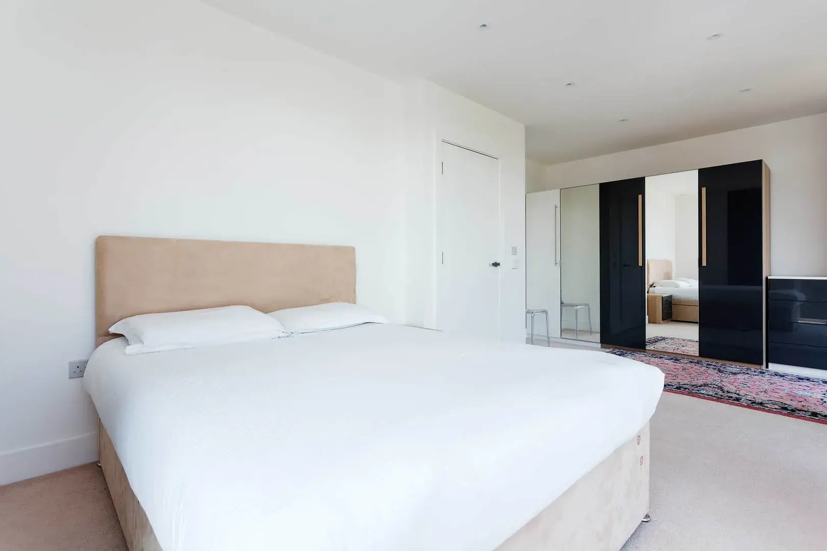 Central Avenue, holiday home in Fulham, London