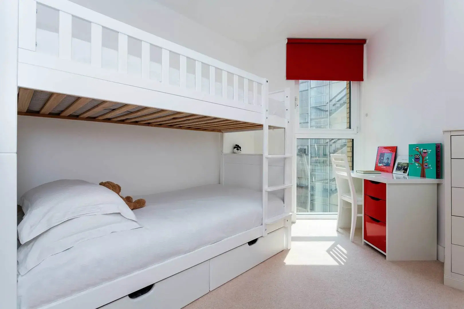 Central Avenue, holiday home in Fulham, London