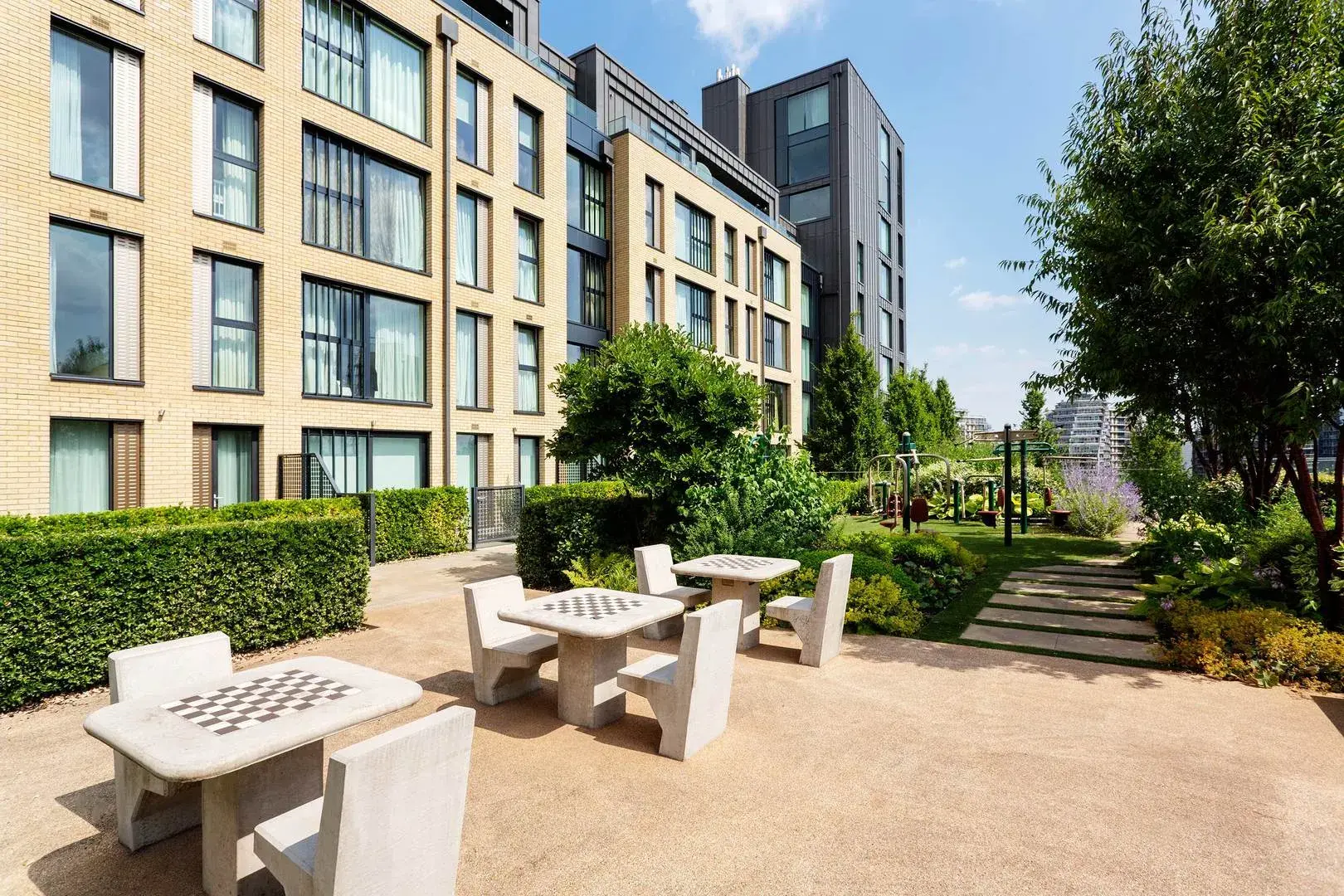 Central Avenue, holiday home in Fulham, London