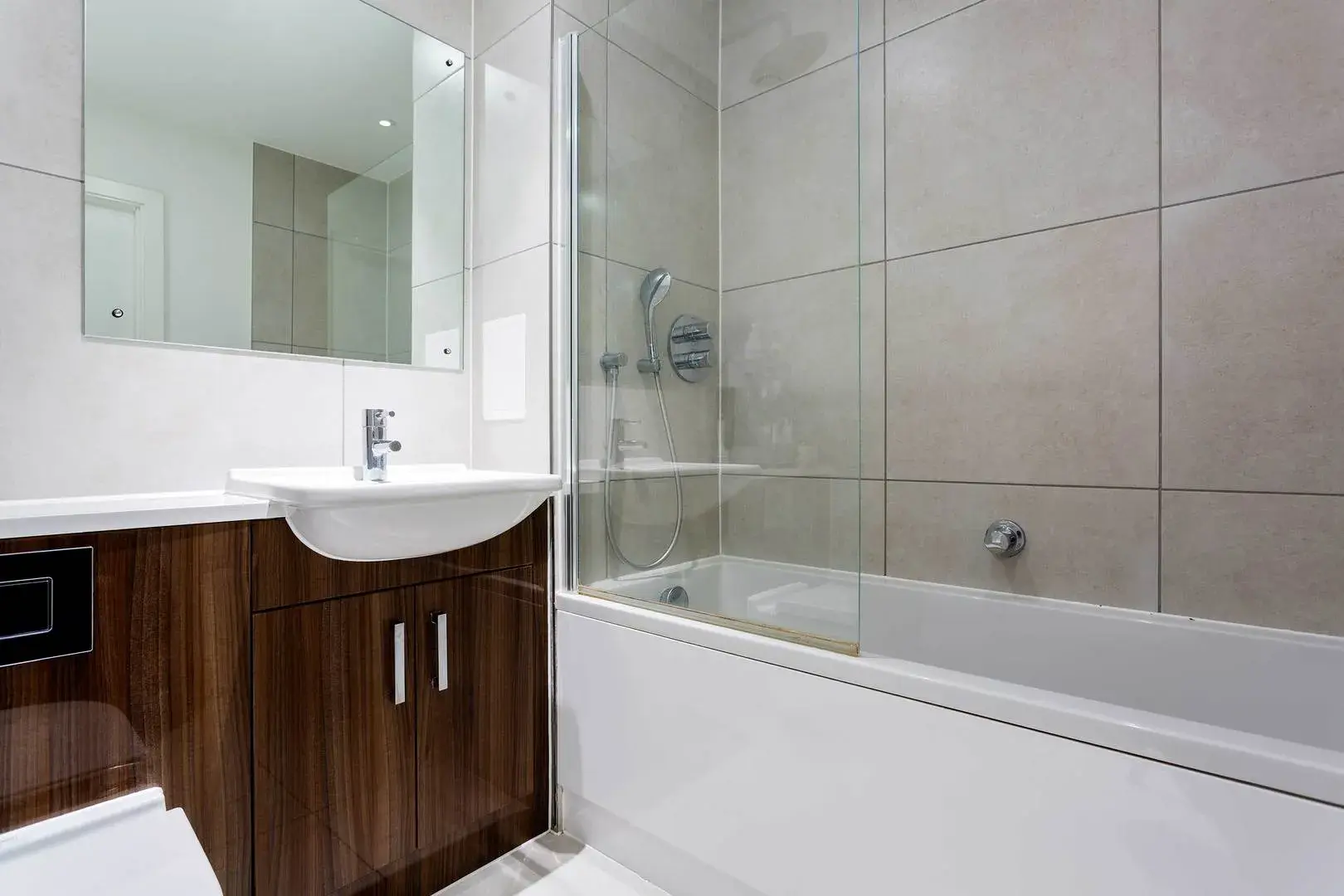 Central Avenue, holiday home in Fulham, London