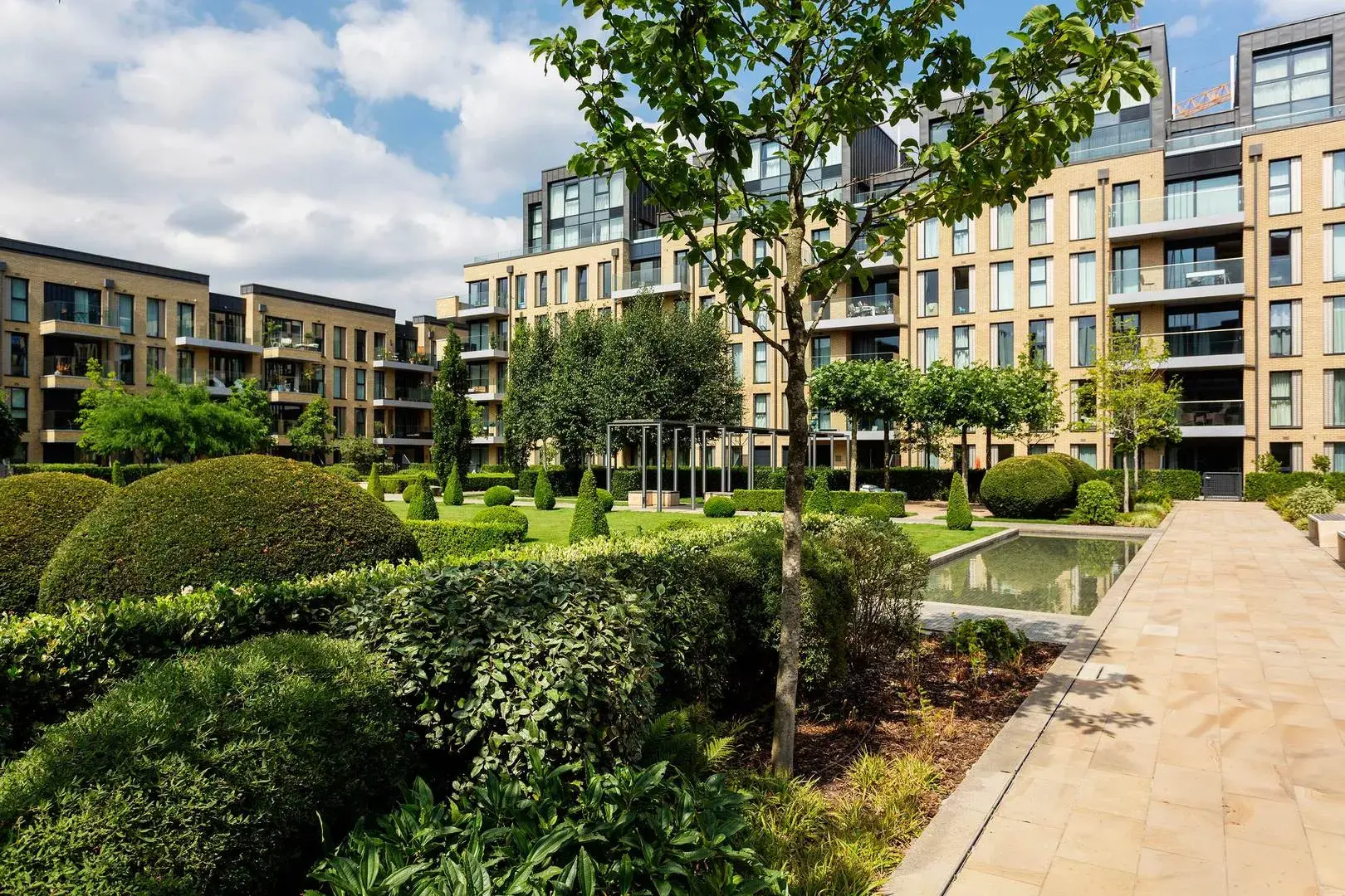 Central Avenue, holiday home in Fulham, London