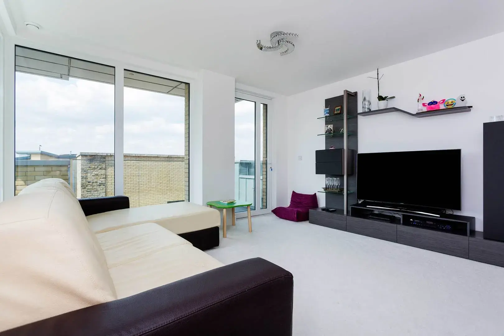 Central Avenue, holiday home in Fulham, London