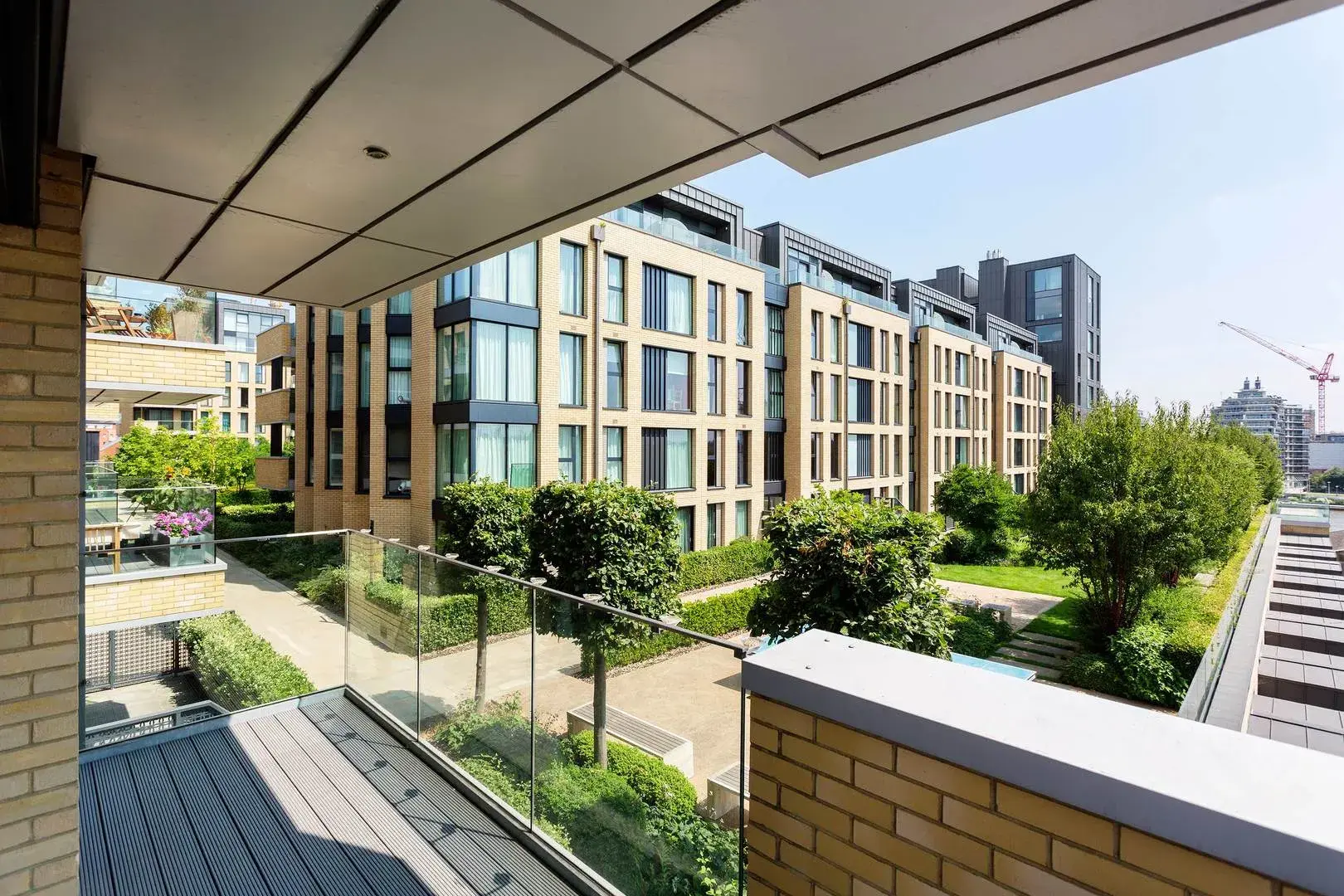 Central Avenue, holiday home in Fulham, London