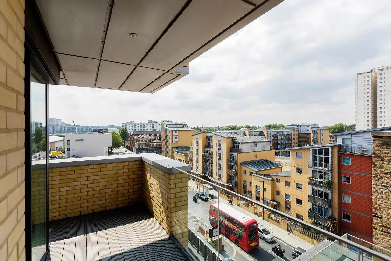 Central Avenue, holiday home in Fulham, London