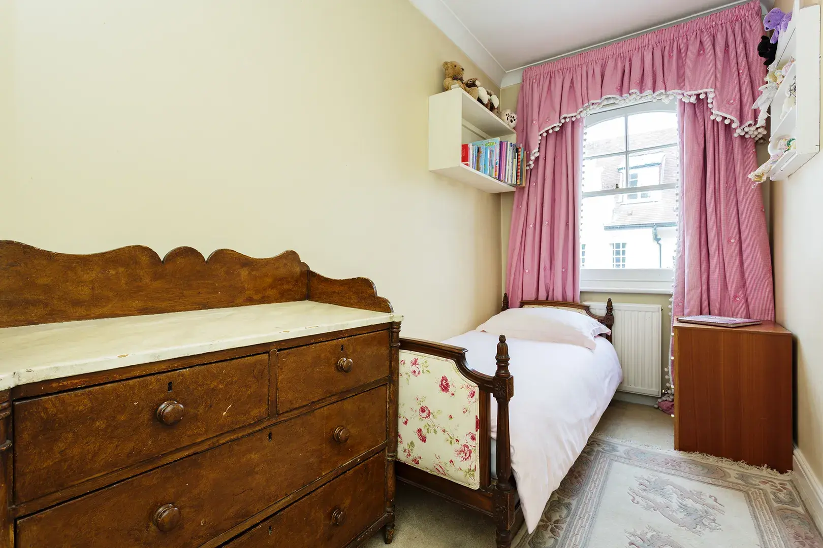 Haarlem Road, holiday home in Hammersmith, London