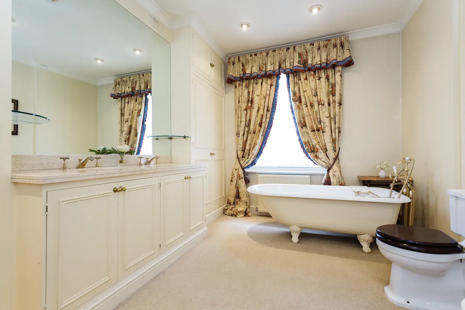 Haarlem Road, holiday home in Hammersmith, London