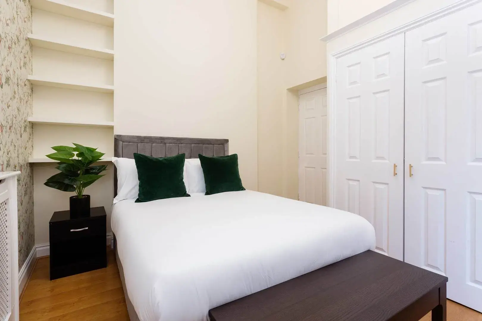 Hogarth Road, holiday home in Earls Court, London