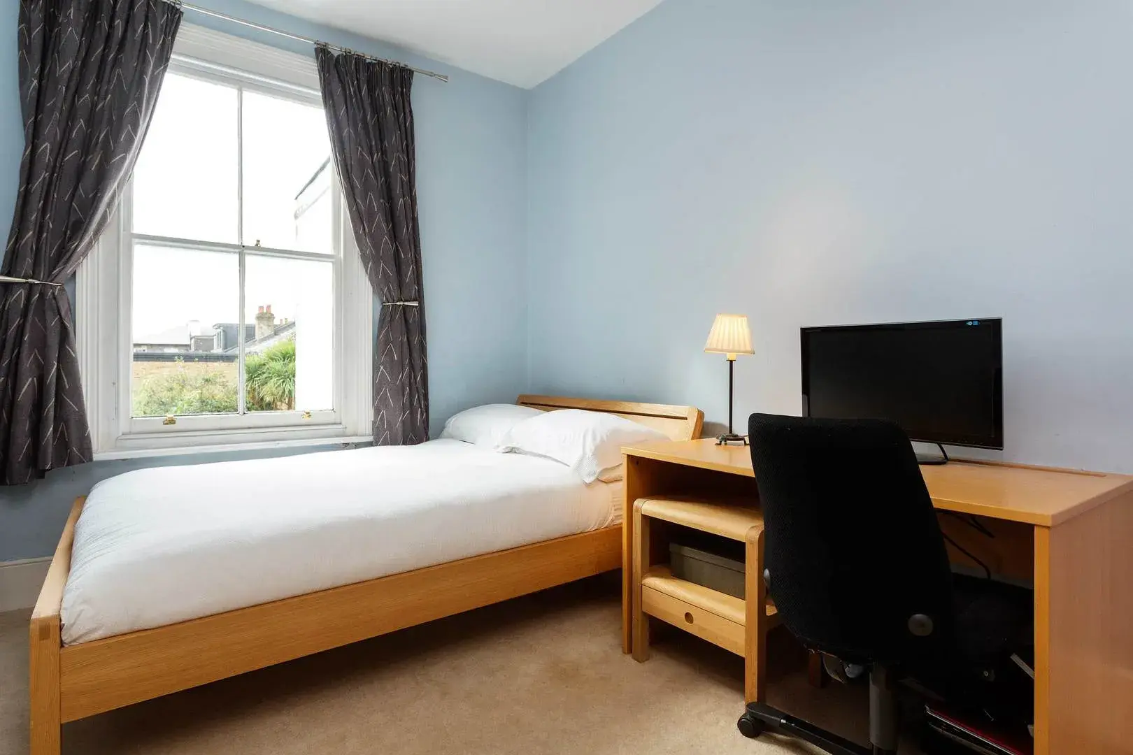 Webster Gardens, holiday home in London