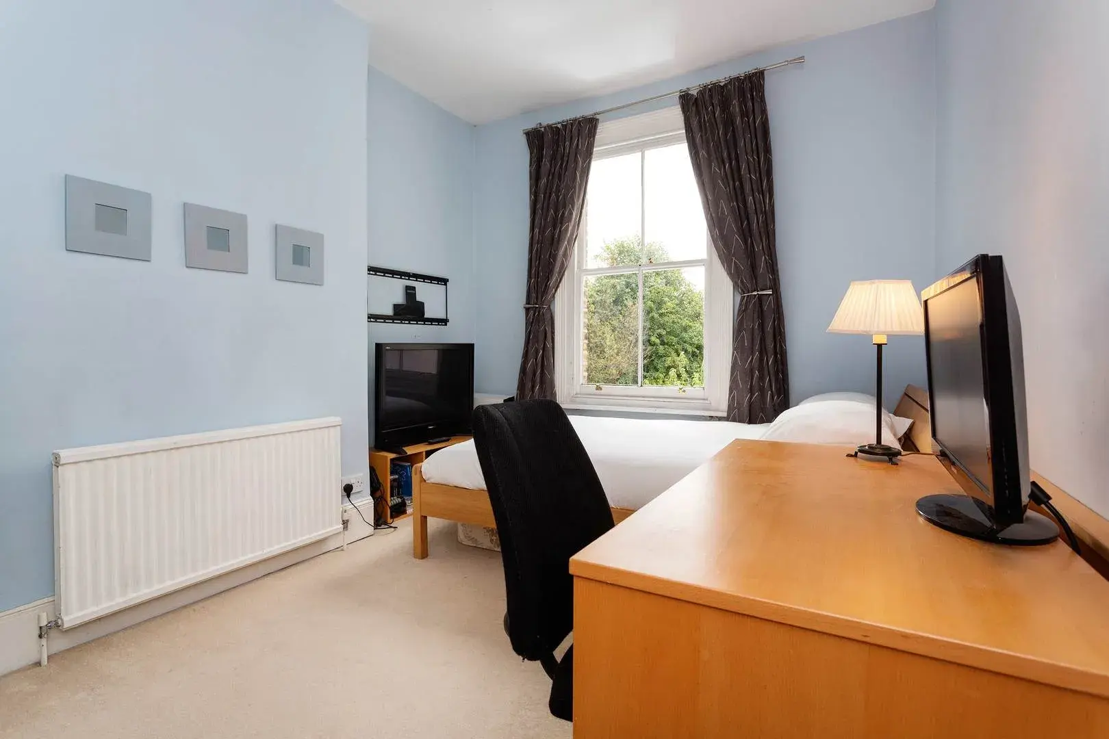 Webster Gardens, holiday home in London