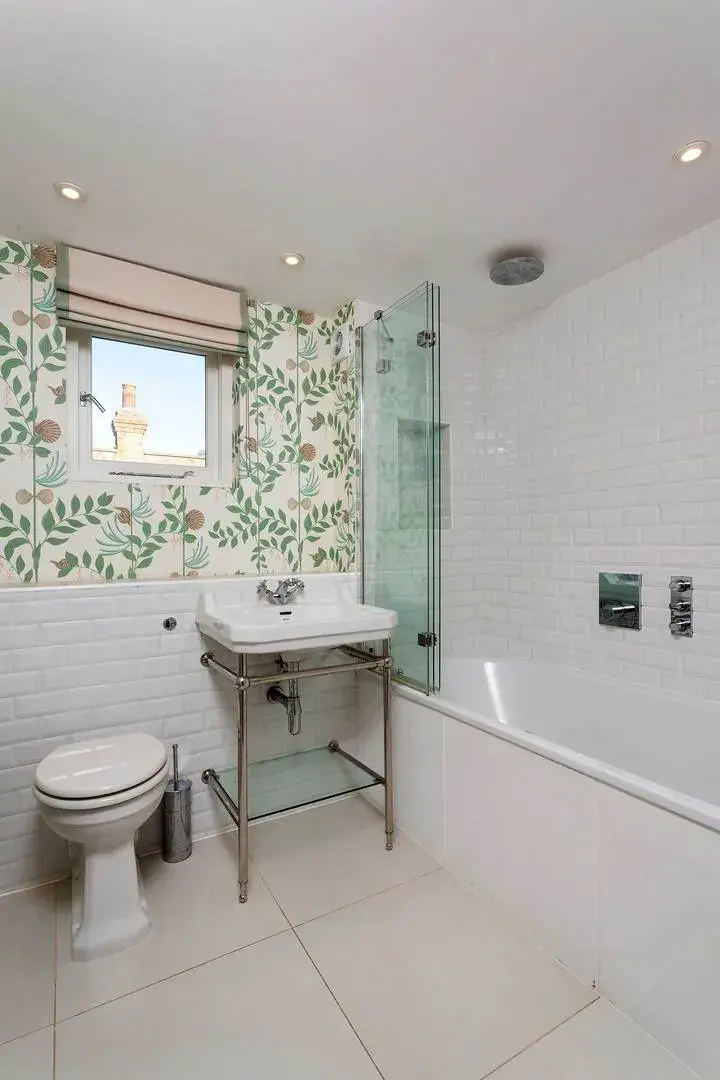 Goldsmith Avenue, holiday home in London