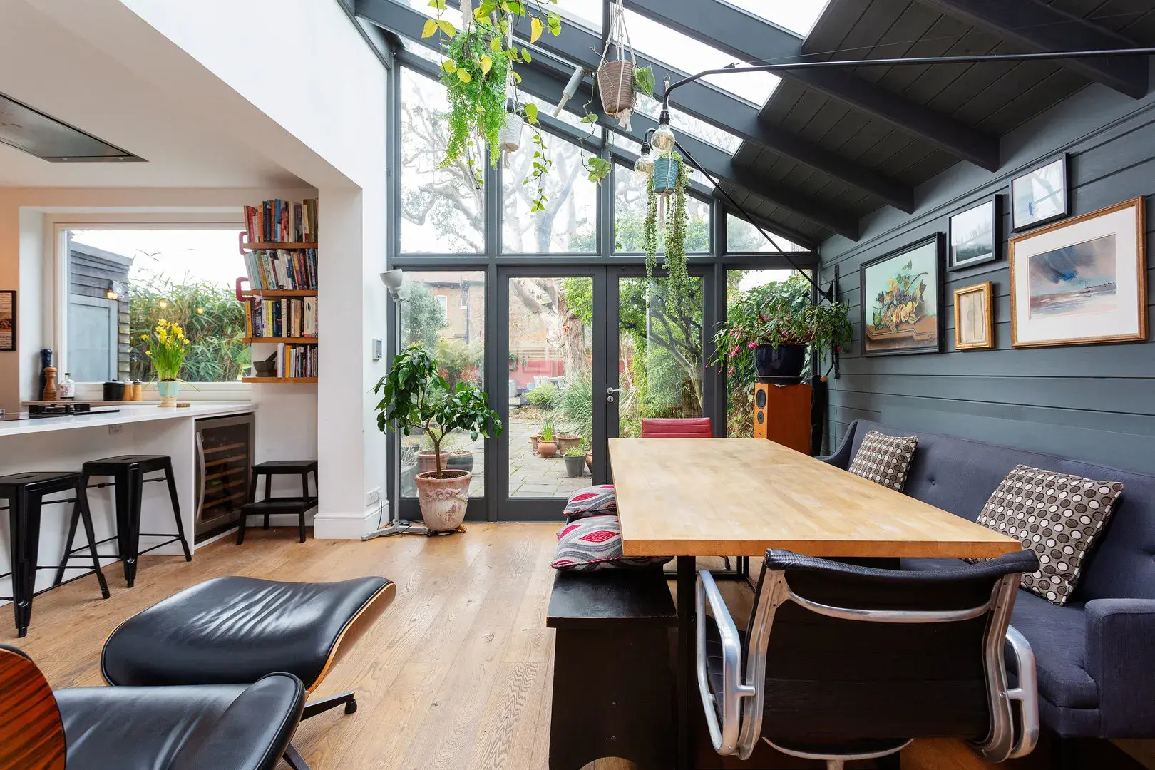 Mortlake Road, holiday home in Kew, London