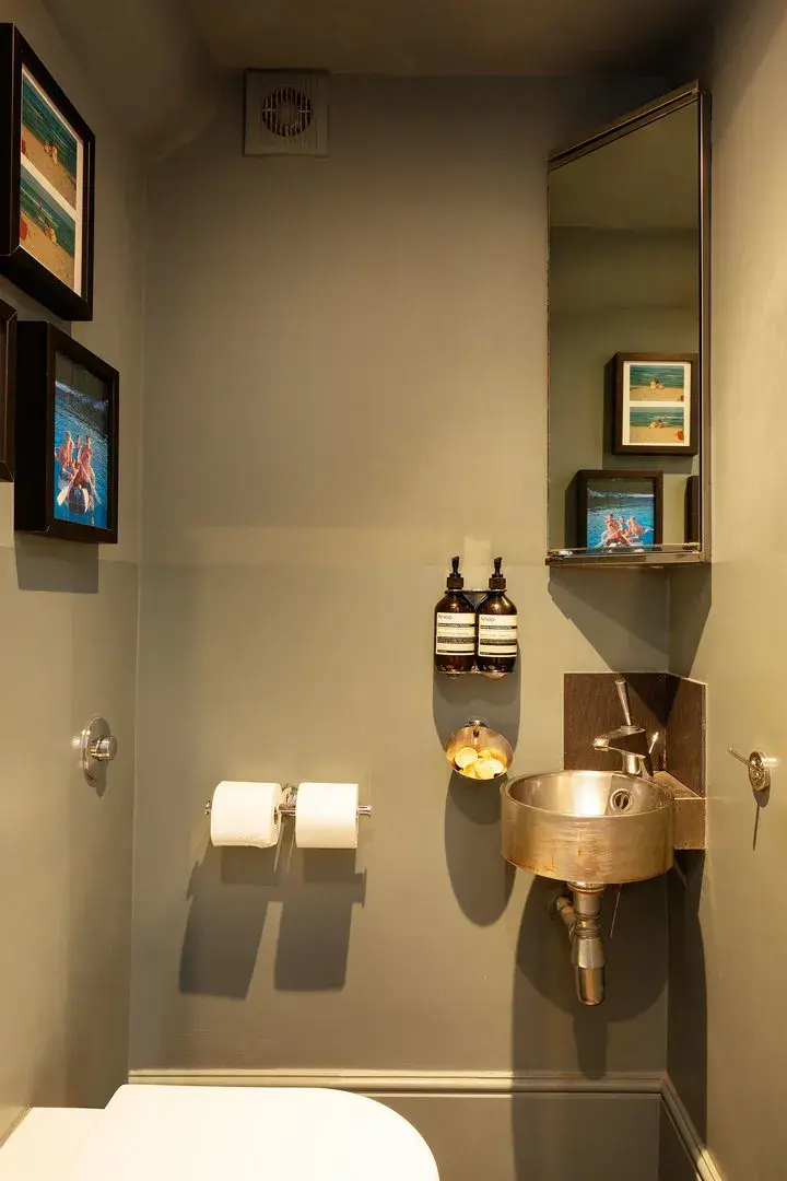 Mortlake Road, holiday home in Kew, London