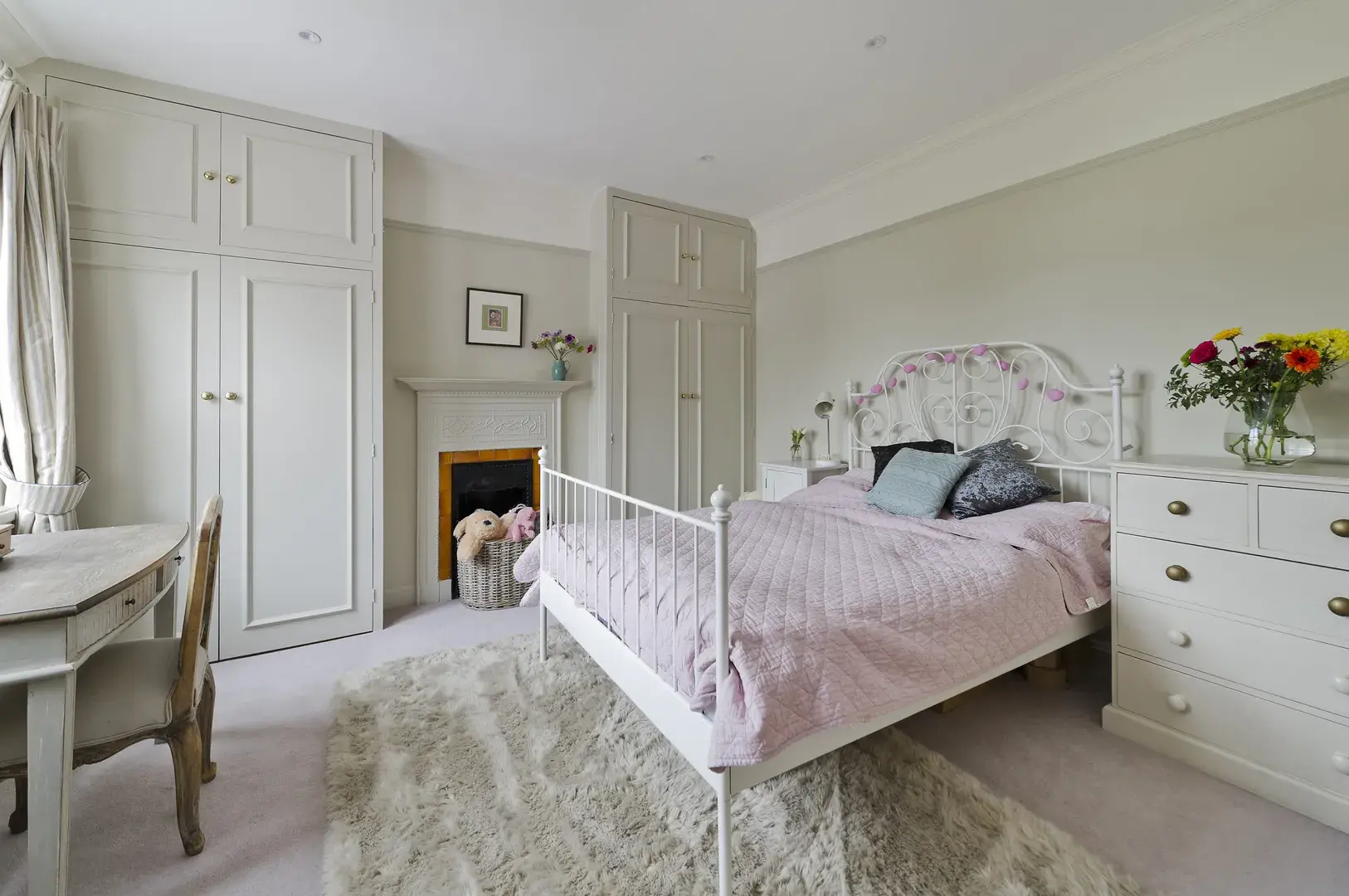 Frewin Road, holiday home in Wandsworth, London