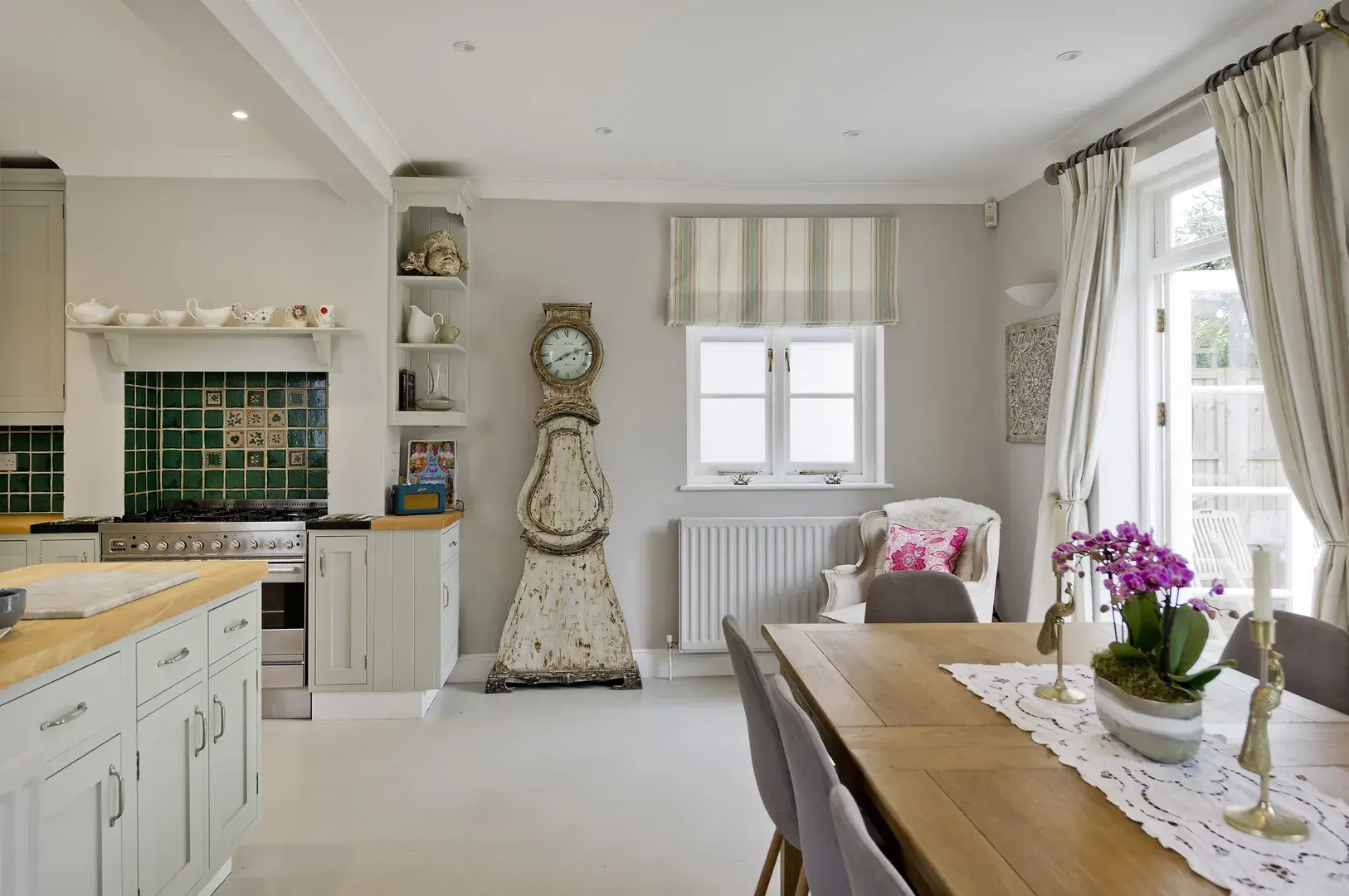 Frewin Road, holiday home in Wandsworth, London