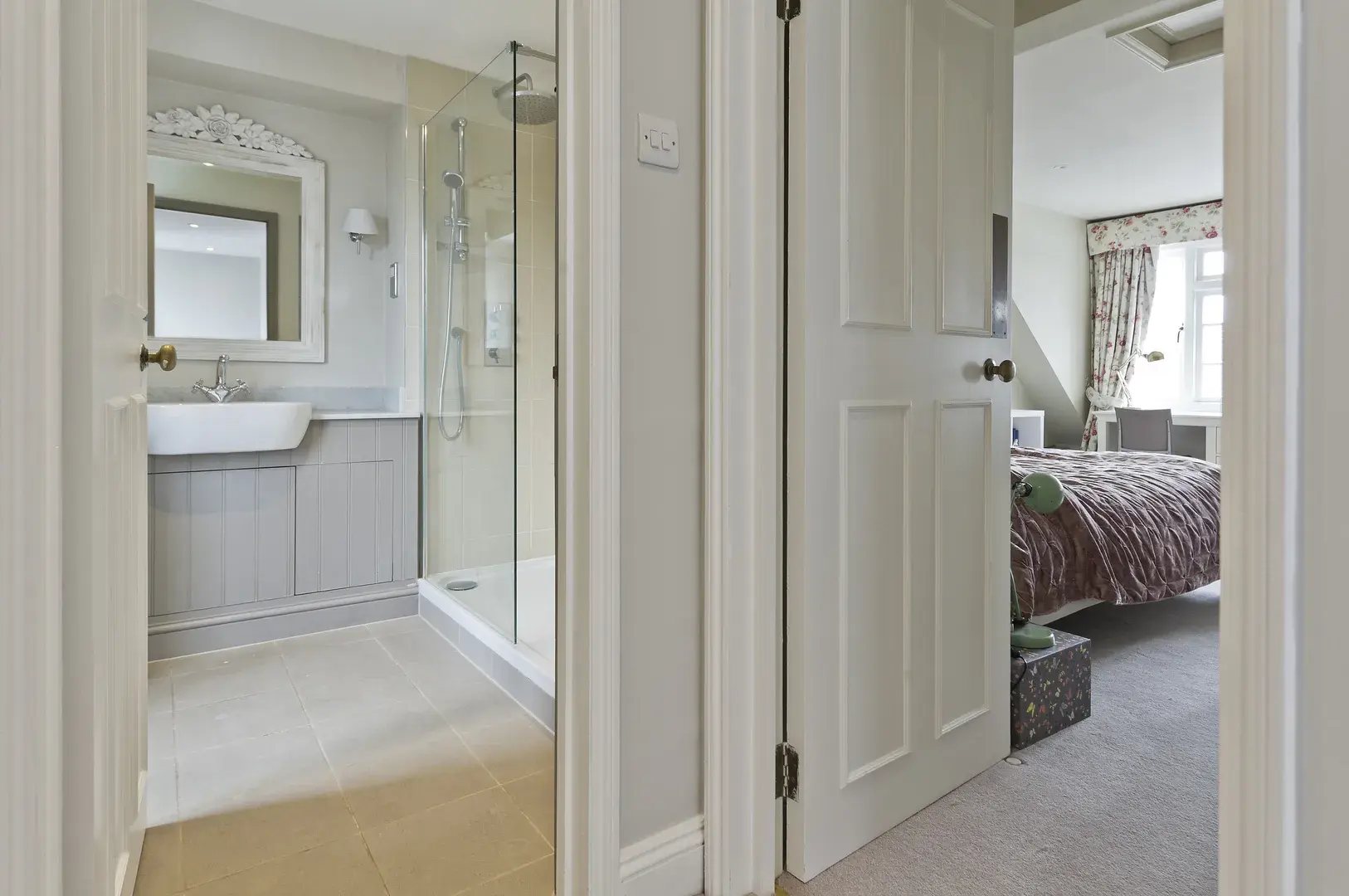 Frewin Road, holiday home in Wandsworth, London