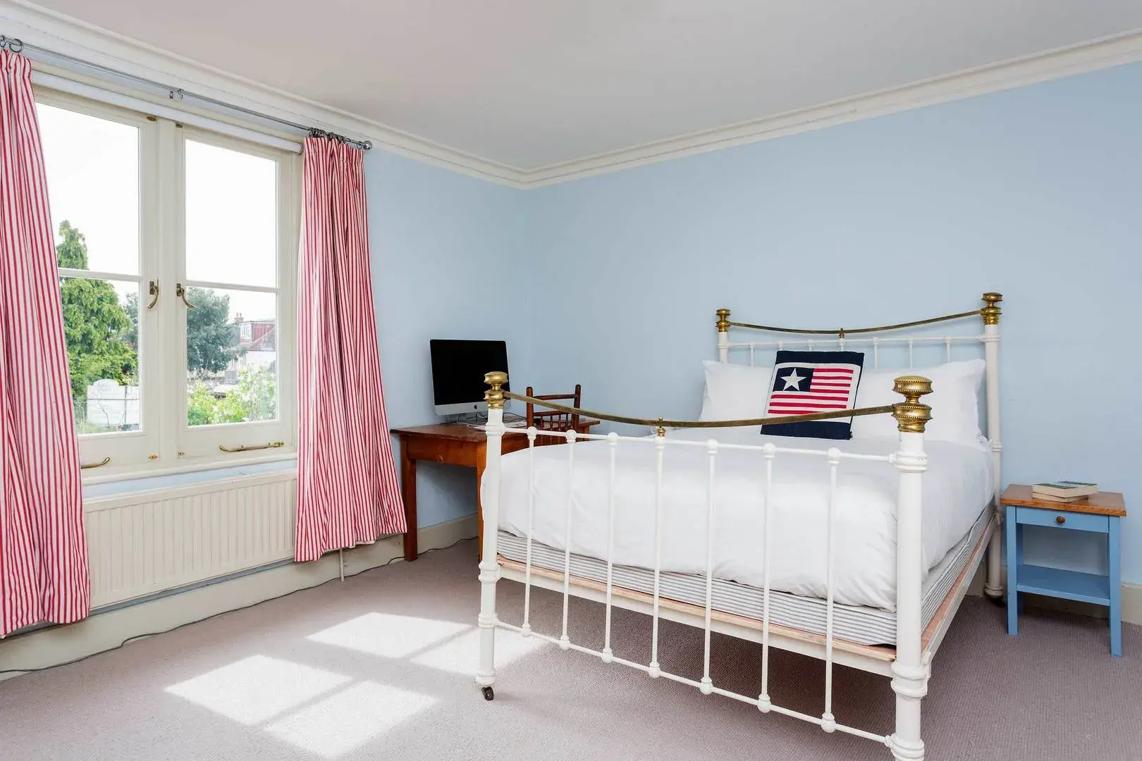 Upper Richmond Road West, holiday home in London