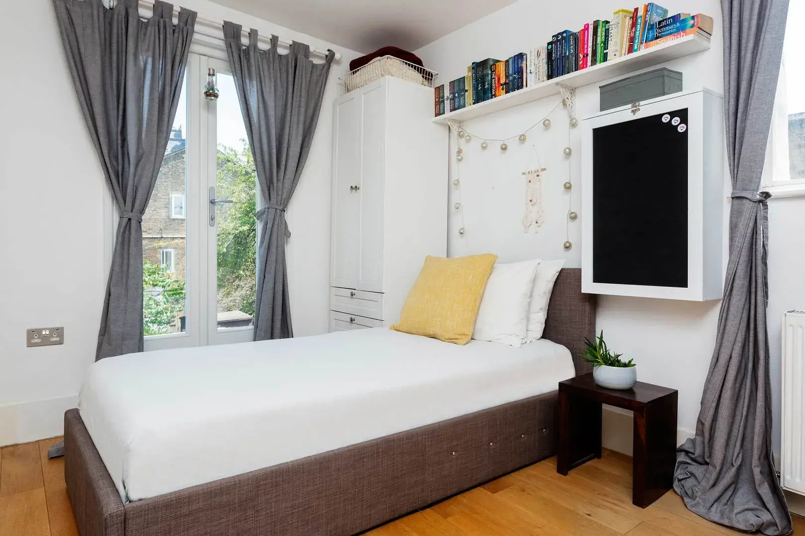 Saltram Crescent, holiday home in London