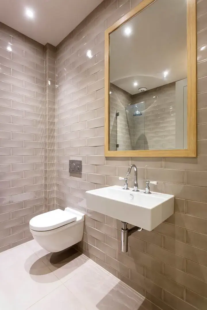 Brondesury Road, holiday home in London