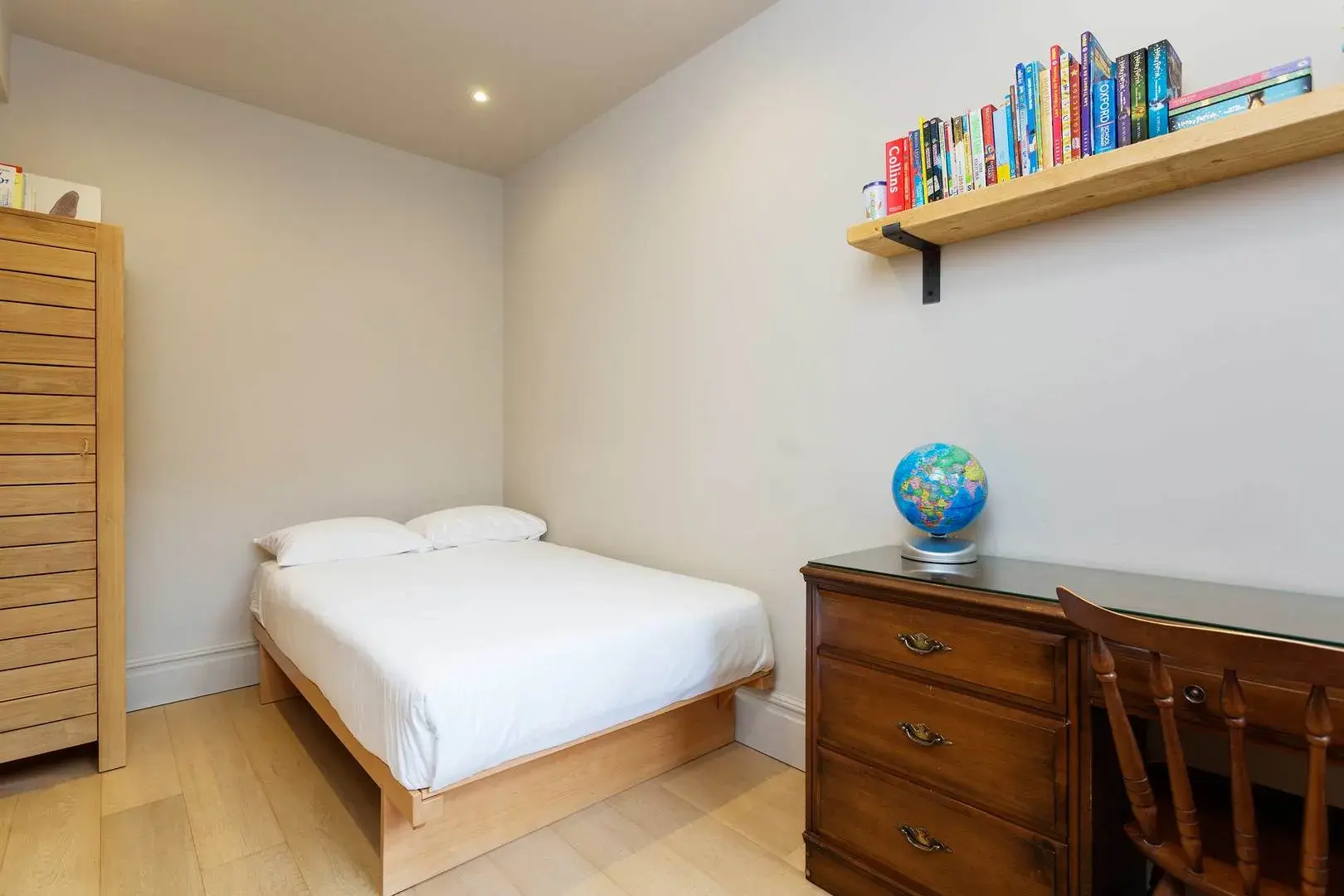 Brondesury Road, holiday home in London