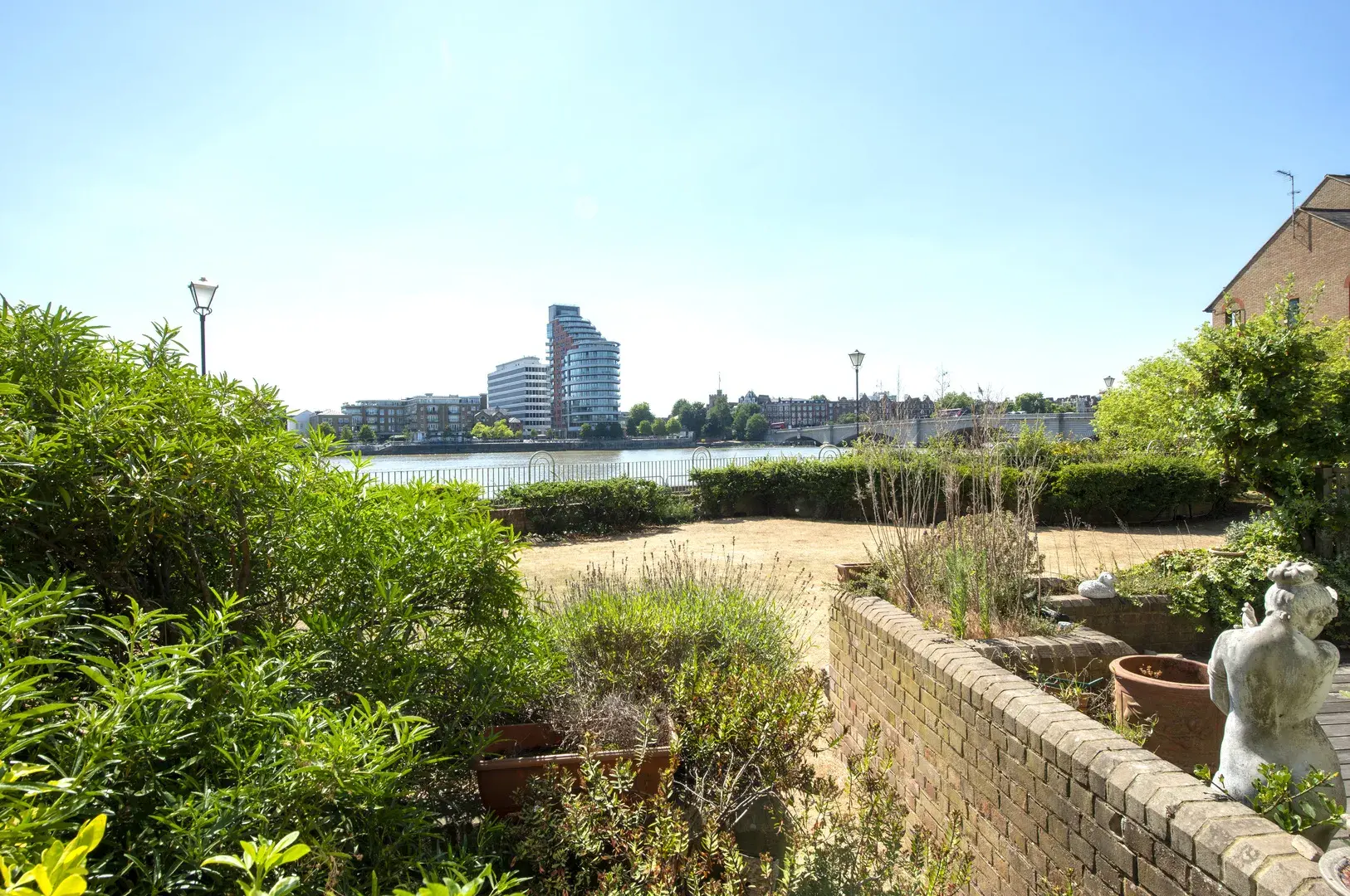 Carrara Wharf, holiday home in Fulham, London