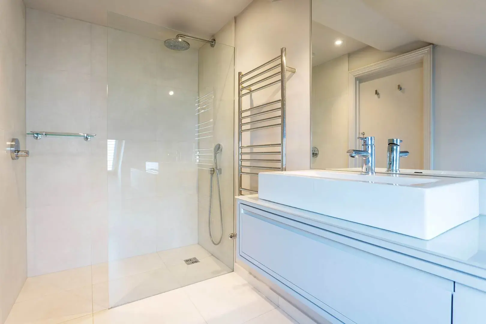 Rowfant Road, holiday home in London