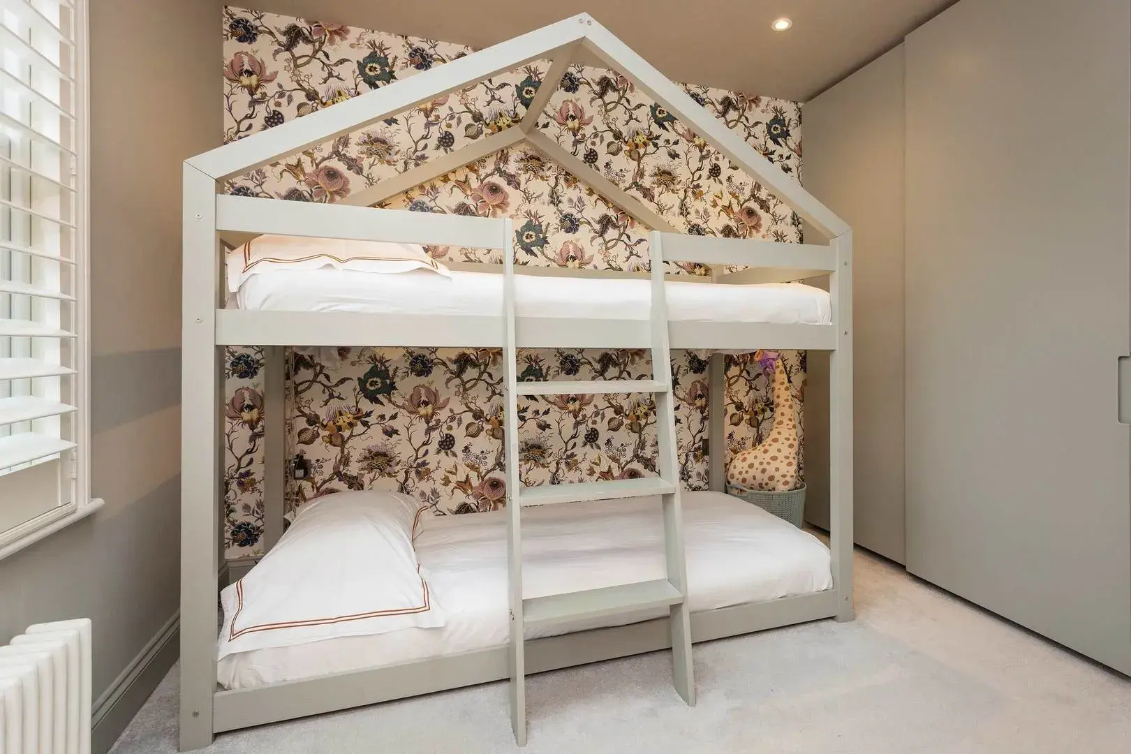 Elms Crescent, holiday home in Clapham, London