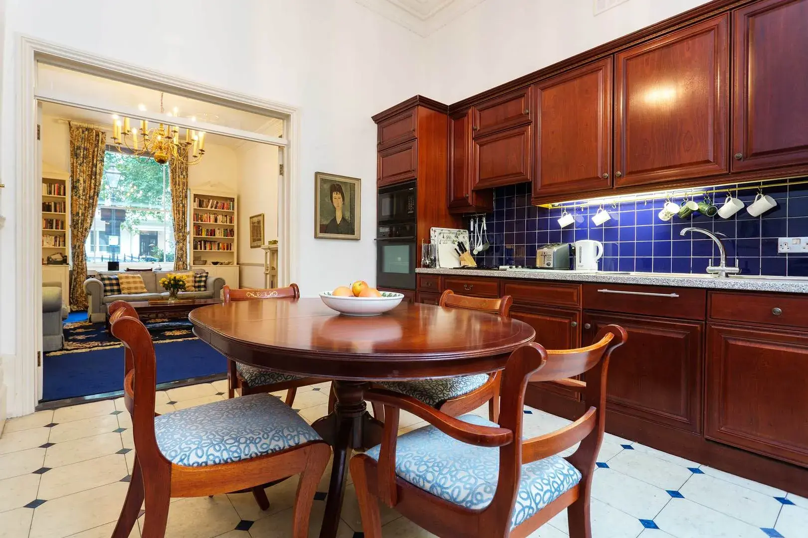 Queen's Gardens, holiday home in Bayswater, London