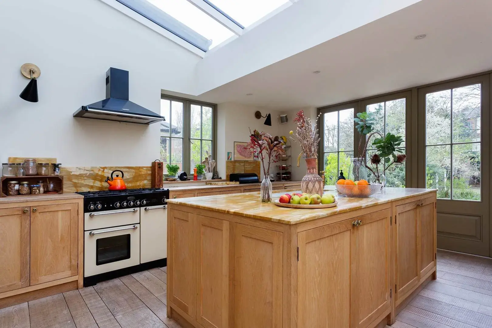 Gatcombe Road, holiday home in London