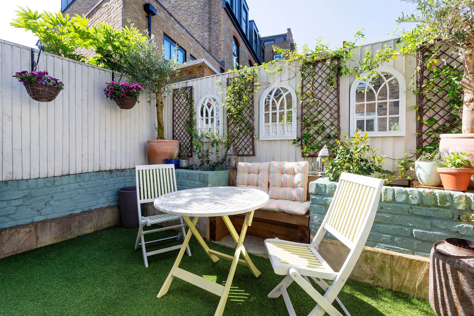 Rowena Crescent, holiday home in Battersea, London