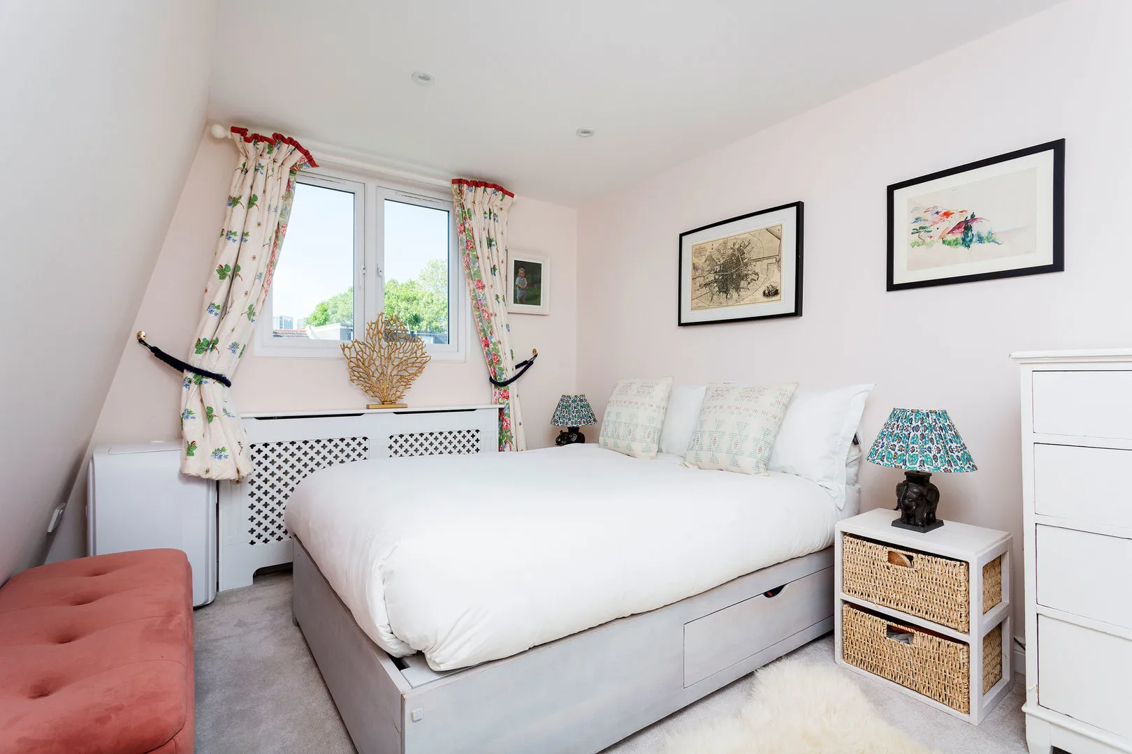 Rowena Crescent, holiday home in Battersea, London