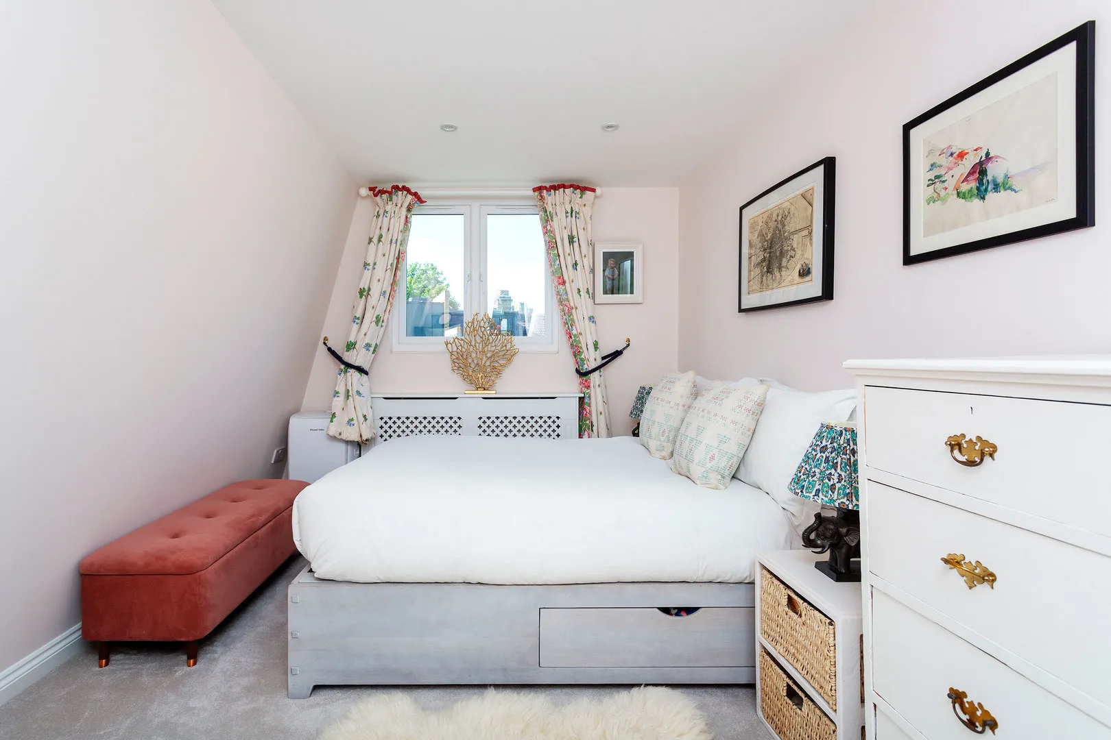 Rowena Crescent, holiday home in Battersea, London