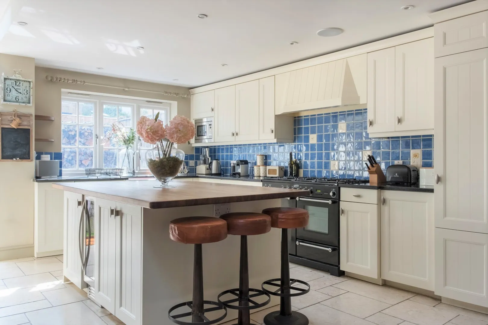 Rowena Crescent, holiday home in Battersea, London