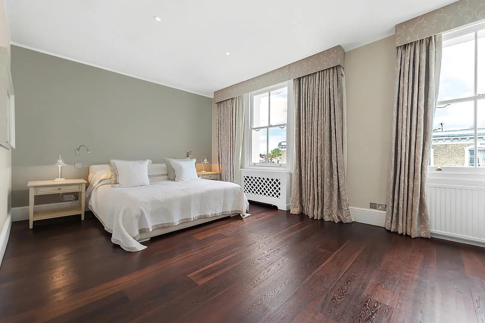 Cathcart Road, holiday home in Chelsea, London